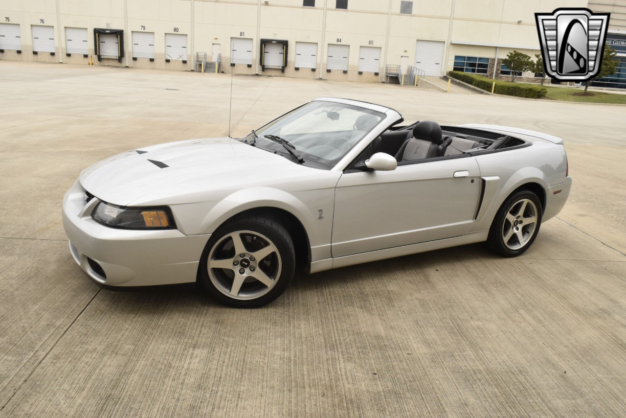 2003 Ford Mustang 32