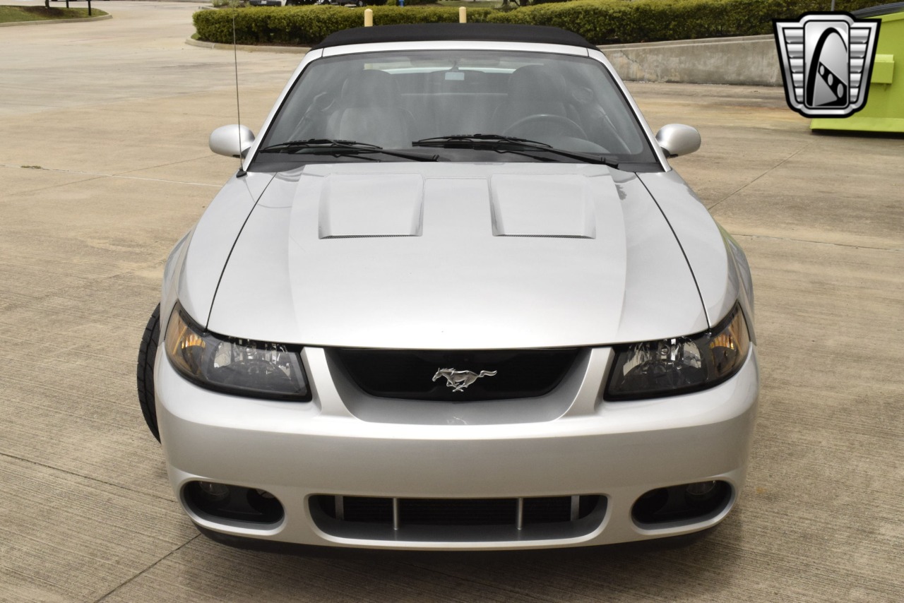 2003 Ford Mustang 8