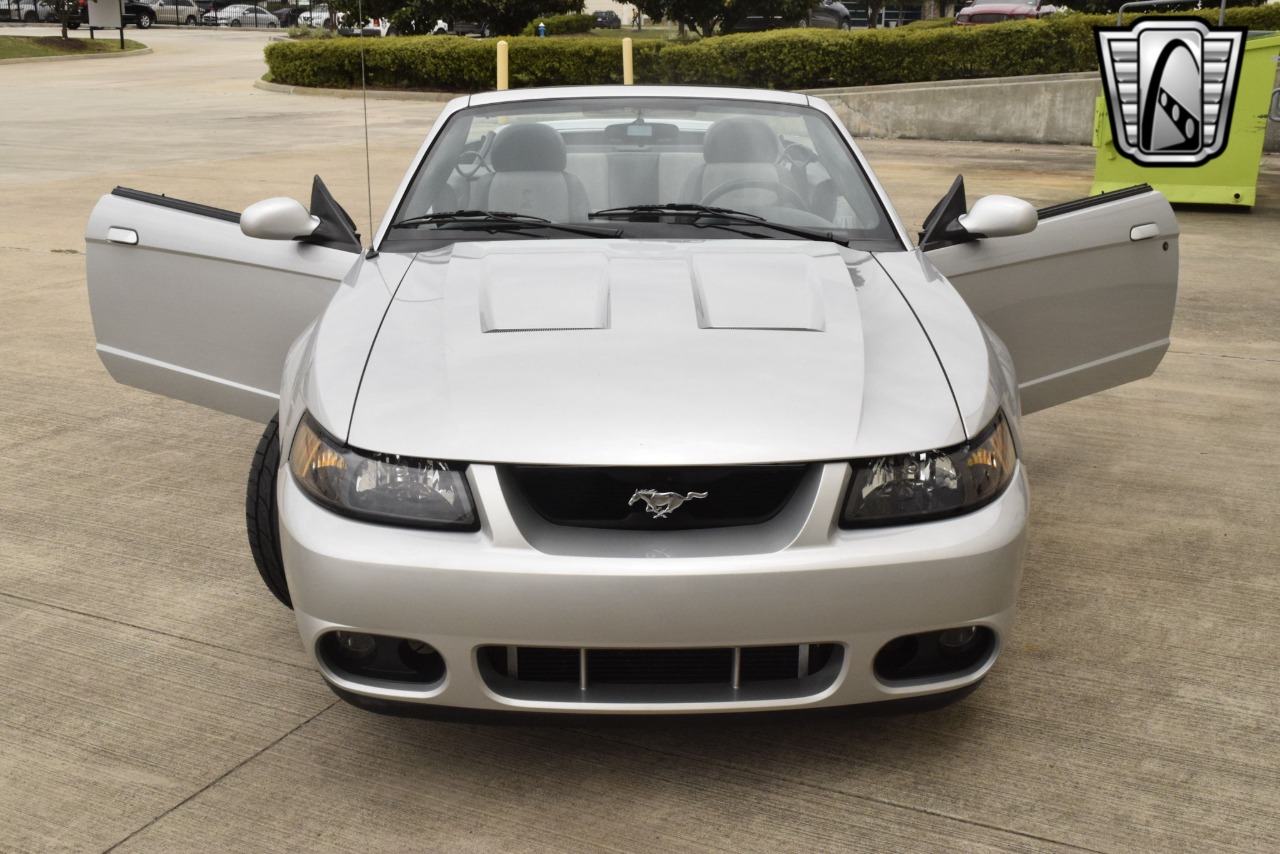 2003 Ford Mustang 36