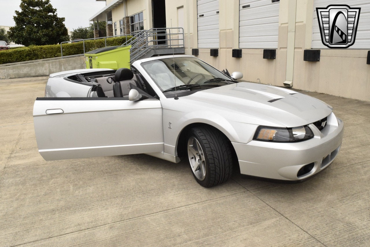 2003 Ford Mustang 39