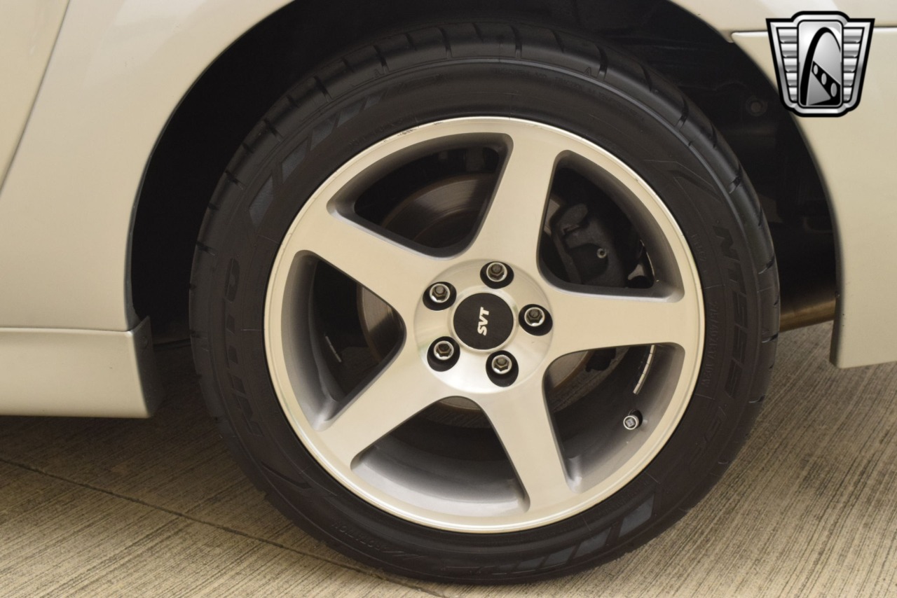 2003 Ford Mustang 10