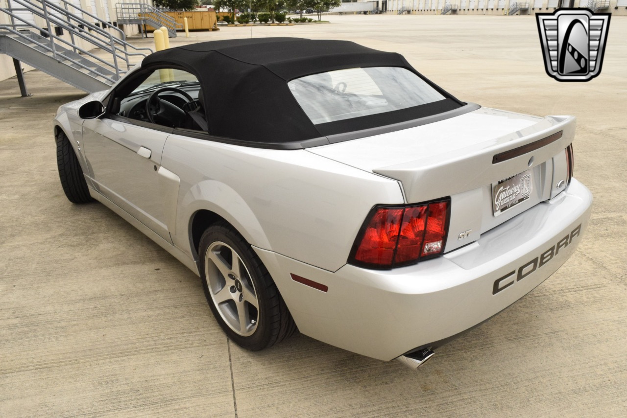 2003 Ford Mustang 11