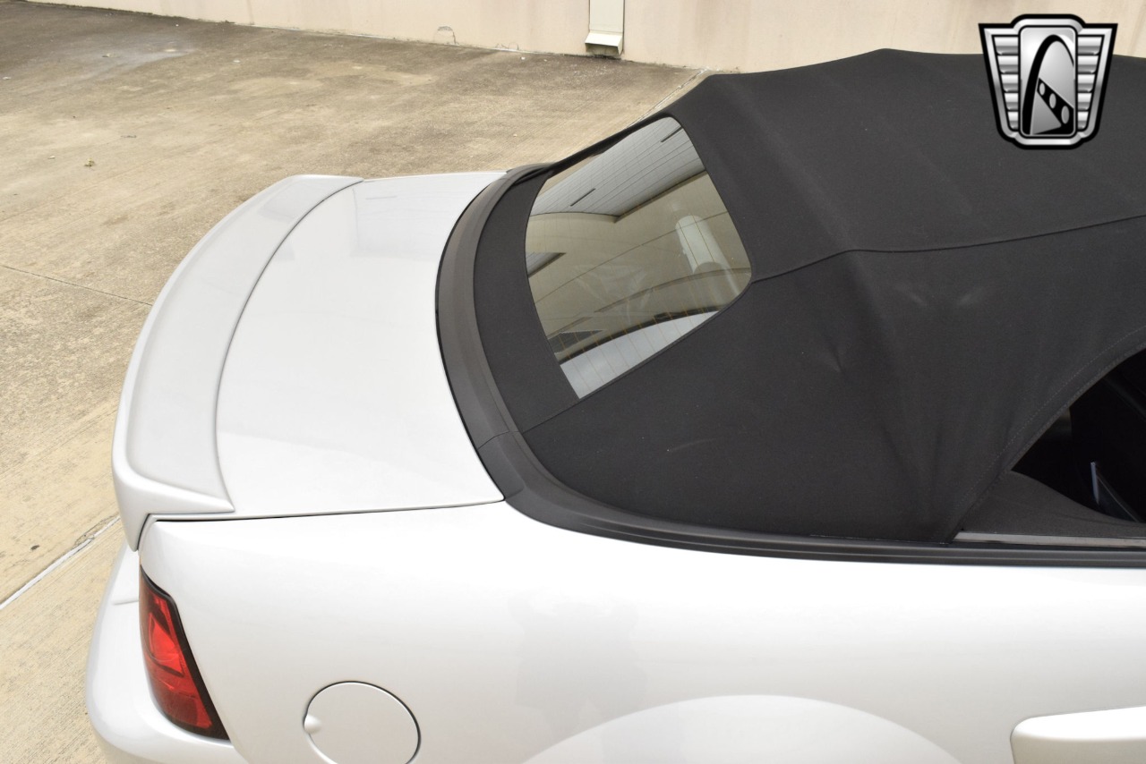 2003 Ford Mustang 12