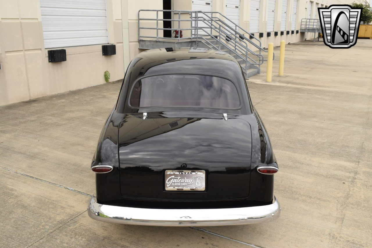1949 Ford Tudor 37