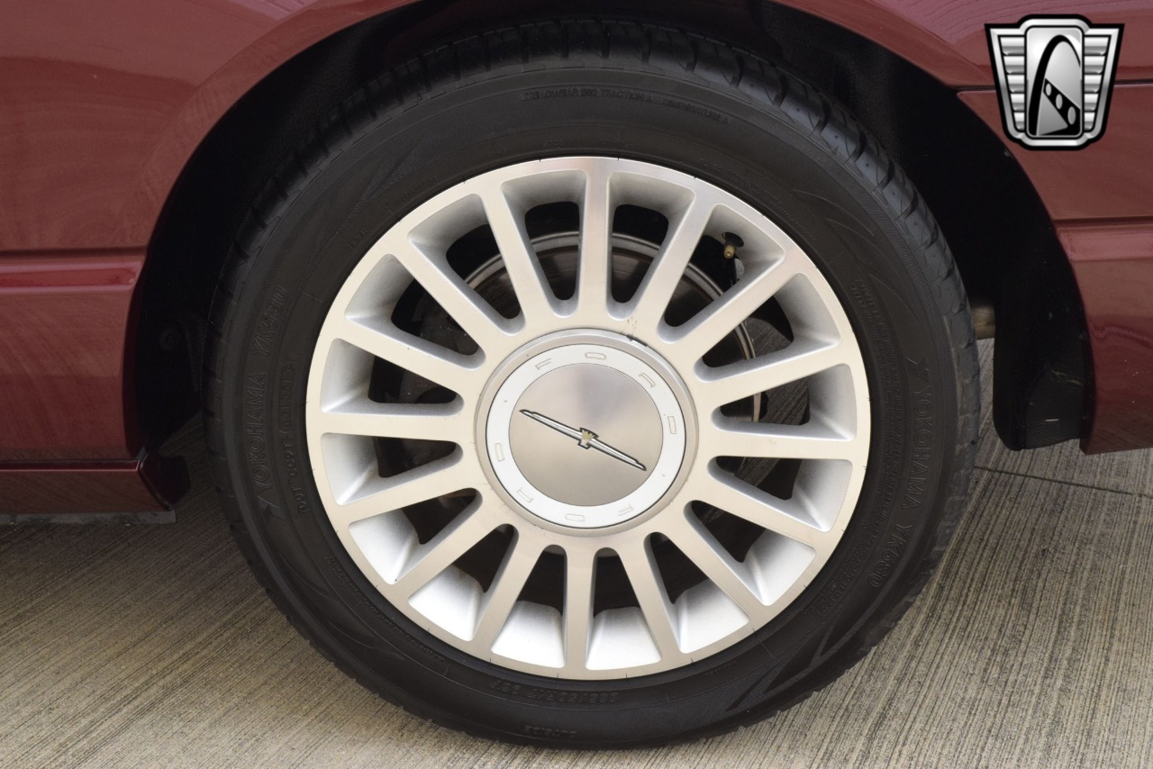 2004 Ford Thunderbird 13