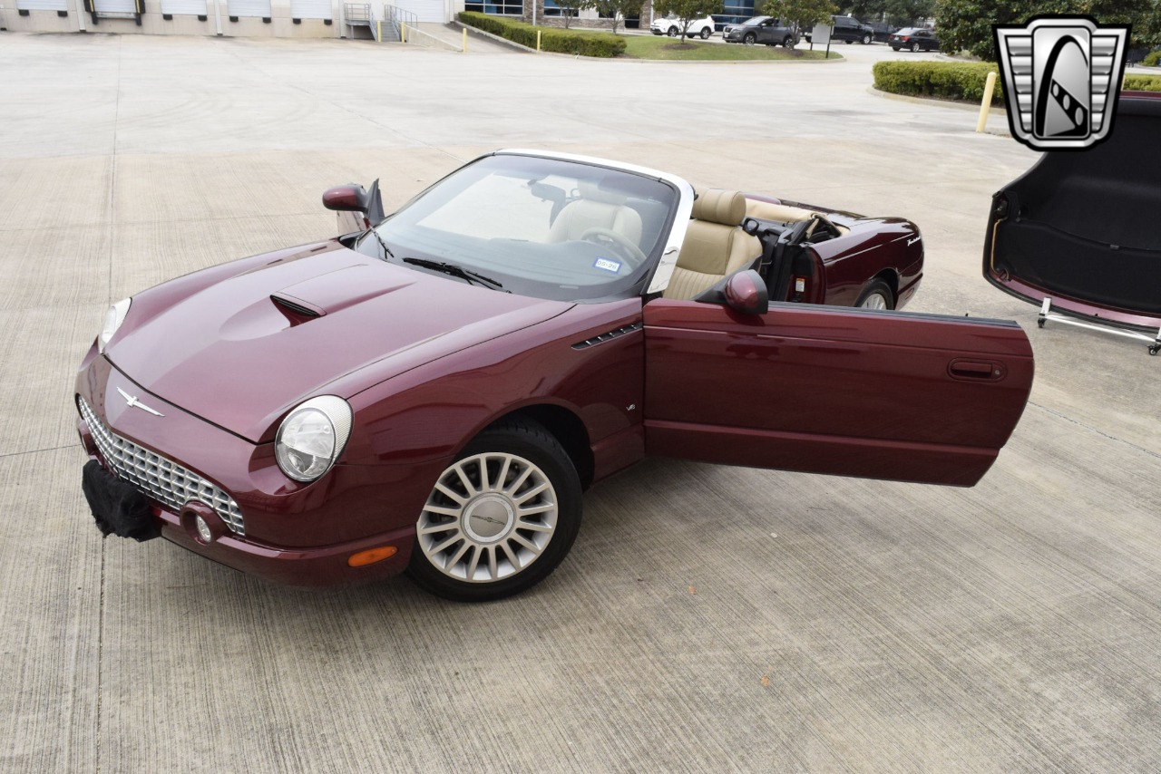 2004 Ford Thunderbird 3