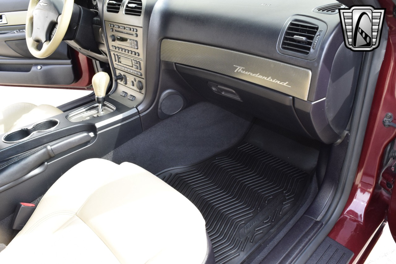 2004 Ford Thunderbird 29