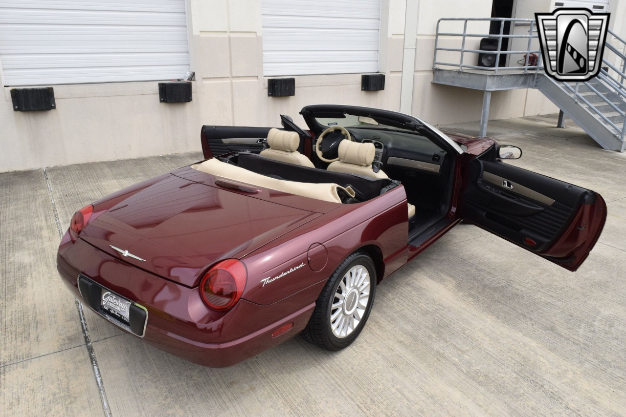2004 Ford Thunderbird 38