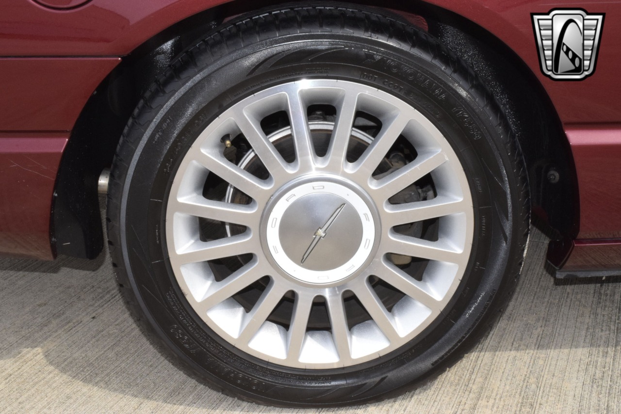 2004 Ford Thunderbird 79