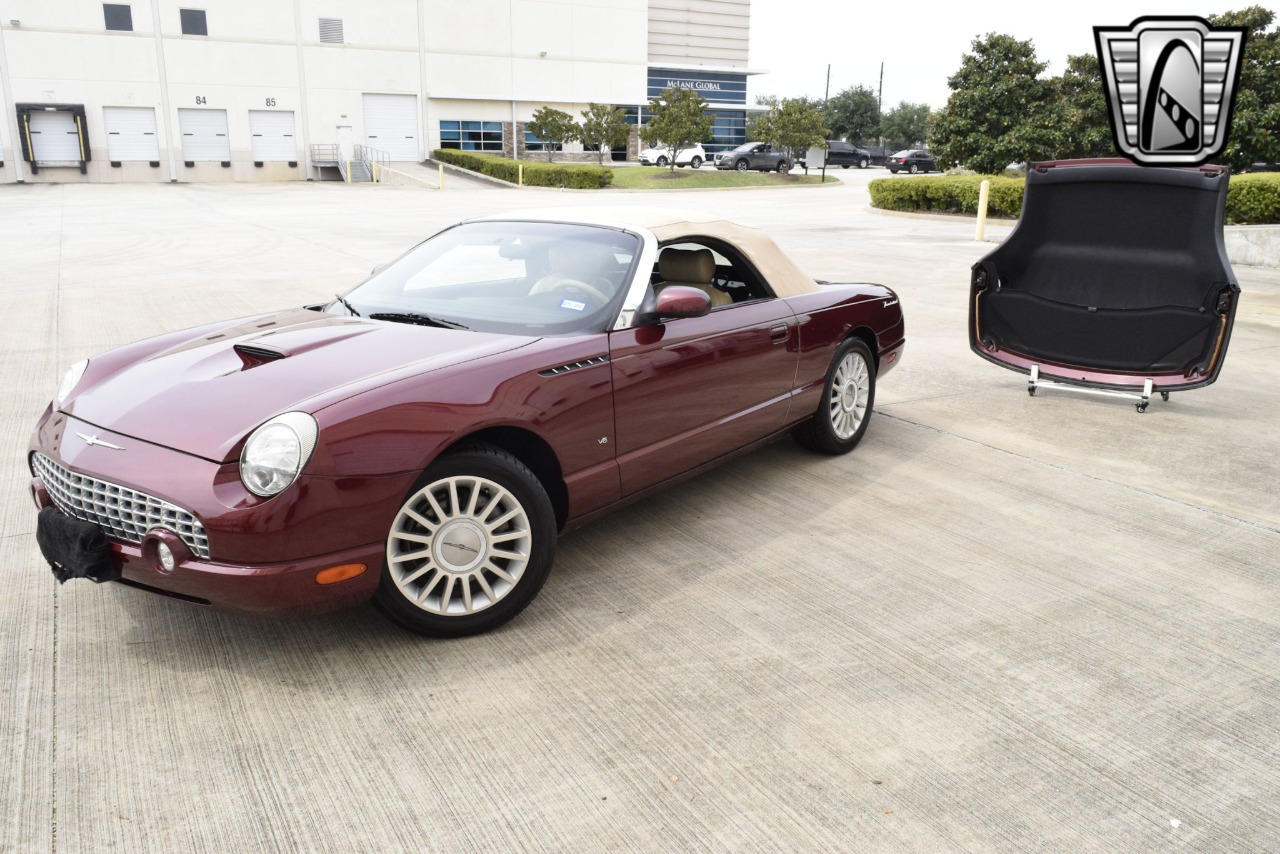2004 Ford Thunderbird 4