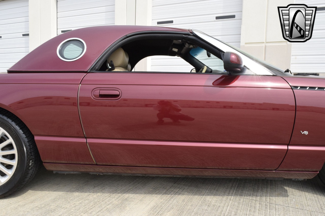 2004 Ford Thunderbird 82