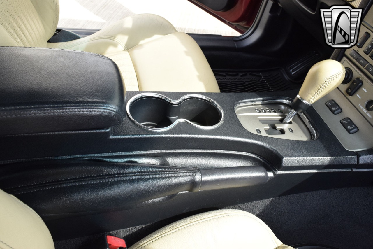 2004 Ford Thunderbird 30