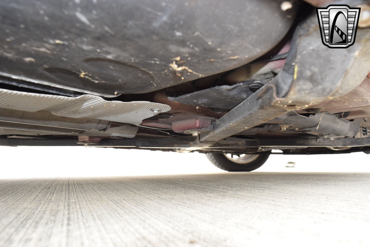 2004 Ford Thunderbird 21