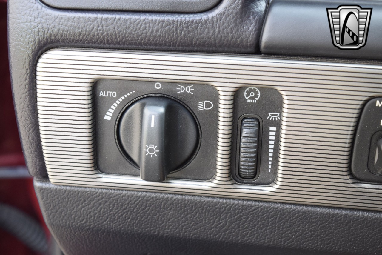 2004 Ford Thunderbird 27