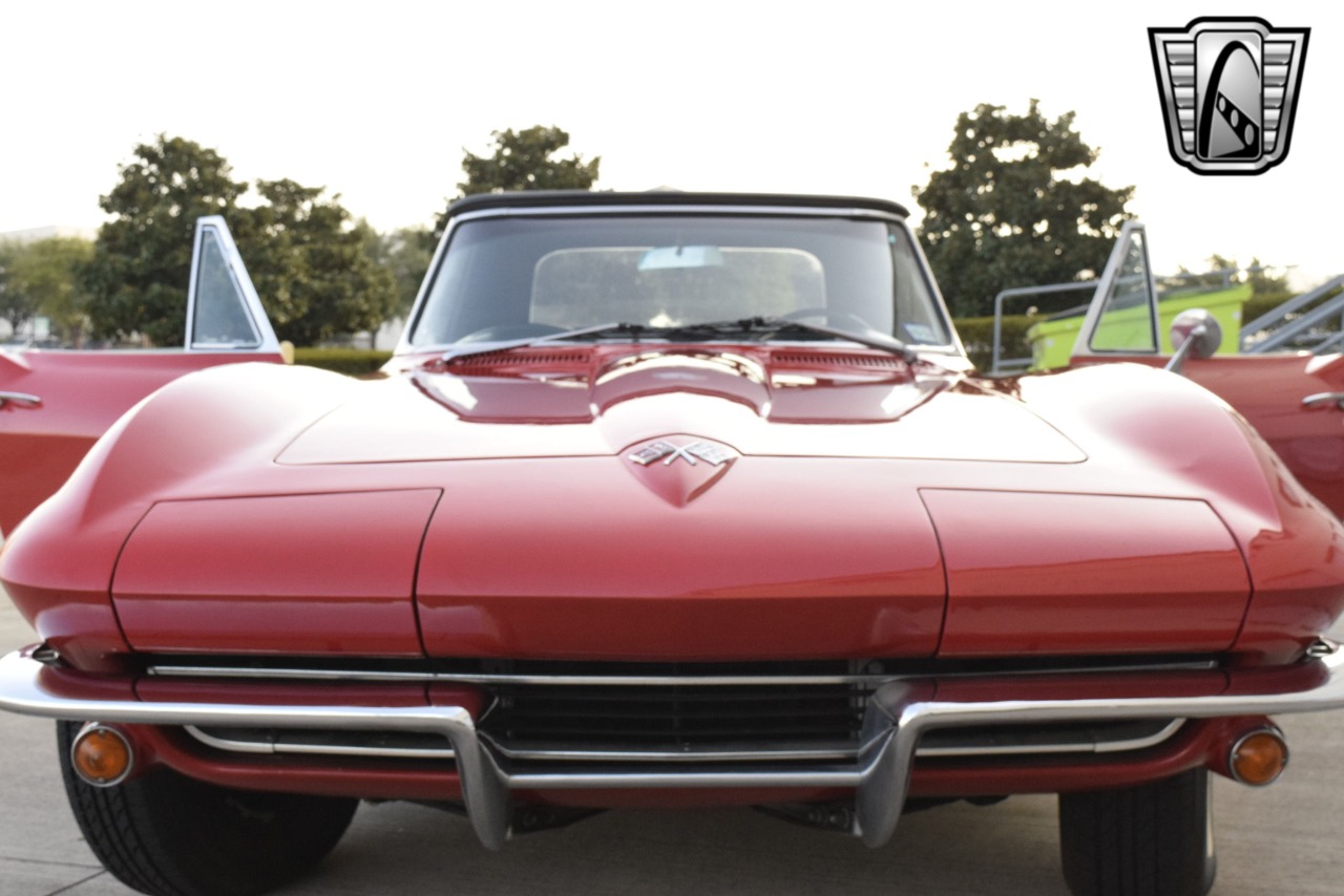 1965 Chevrolet Corvette 29