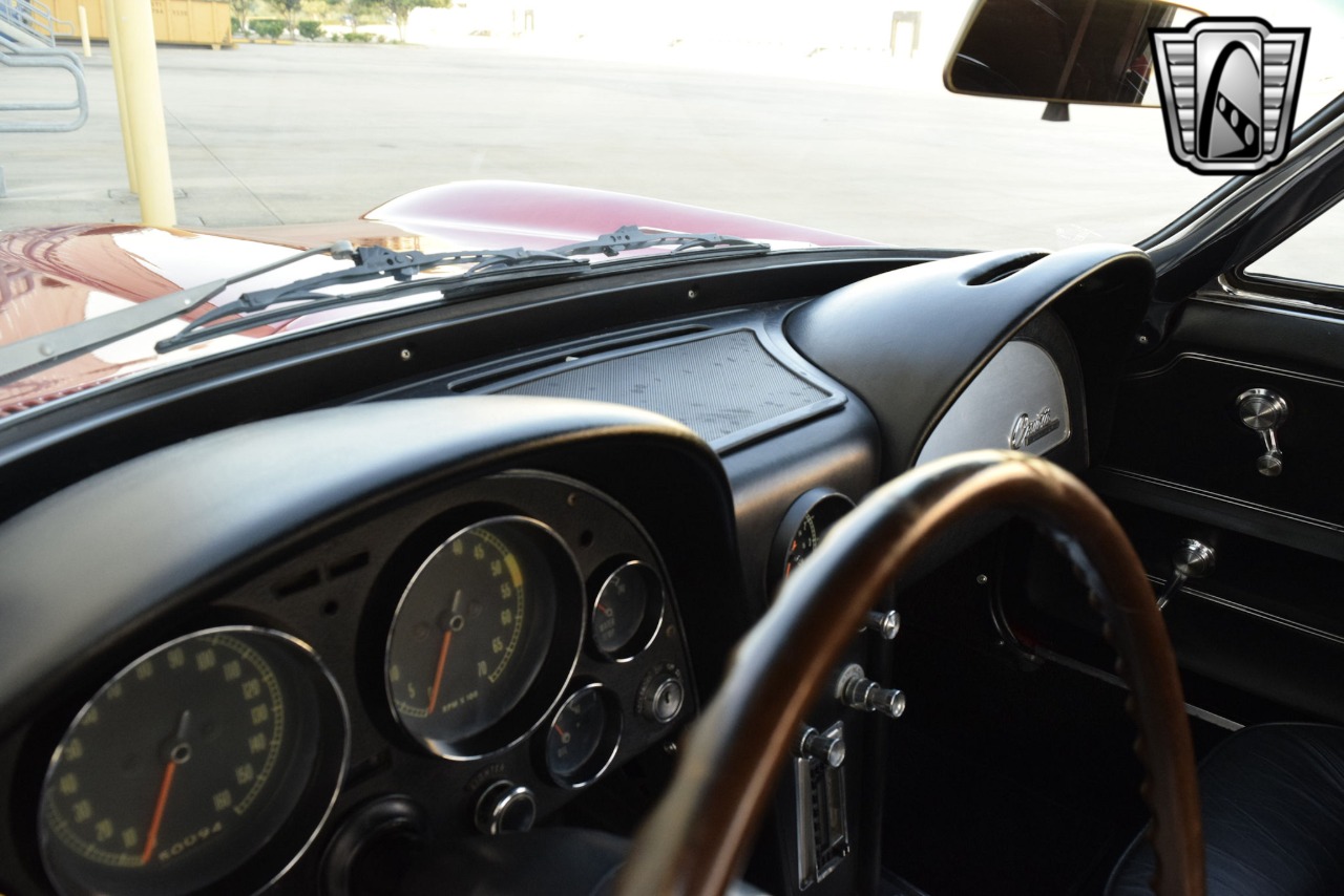 1965 Chevrolet Corvette 24