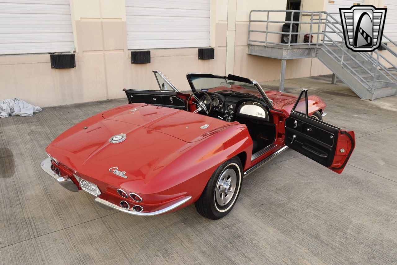 1965 Chevrolet Corvette 38