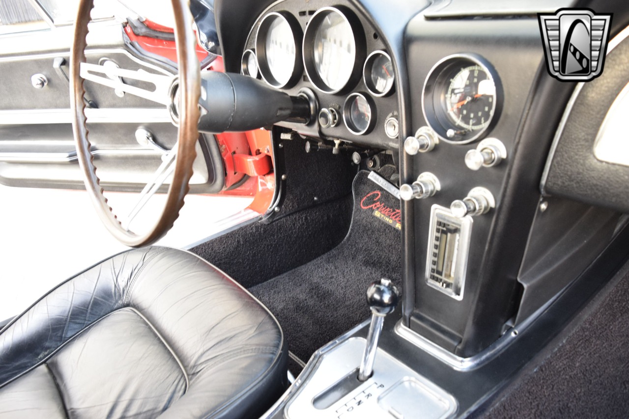 1965 Chevrolet Corvette 27