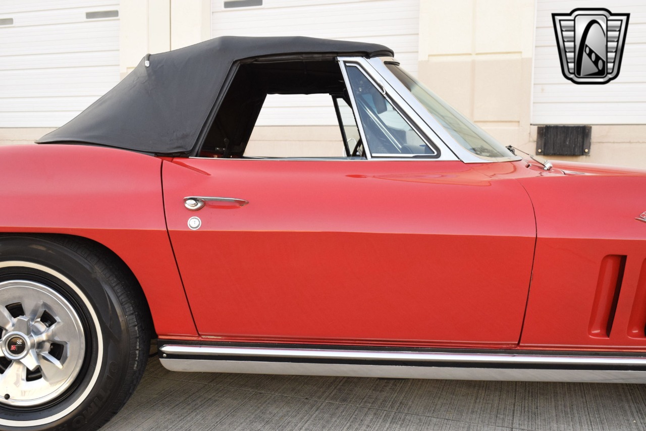 1965 Chevrolet Corvette 12