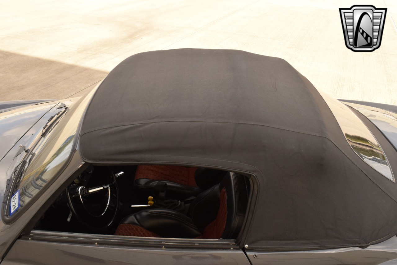 1973 Volkswagen Karmann Ghia 57