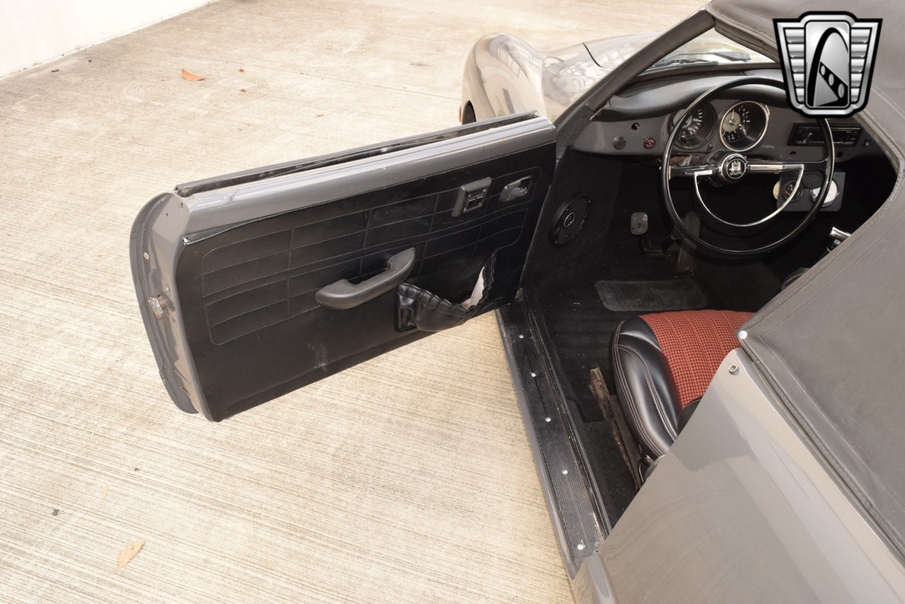 1973 Volkswagen Karmann Ghia 19