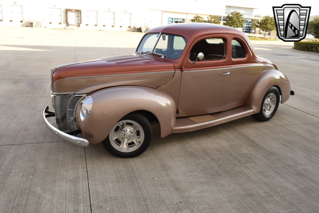 1940 Ford Deluxe 32