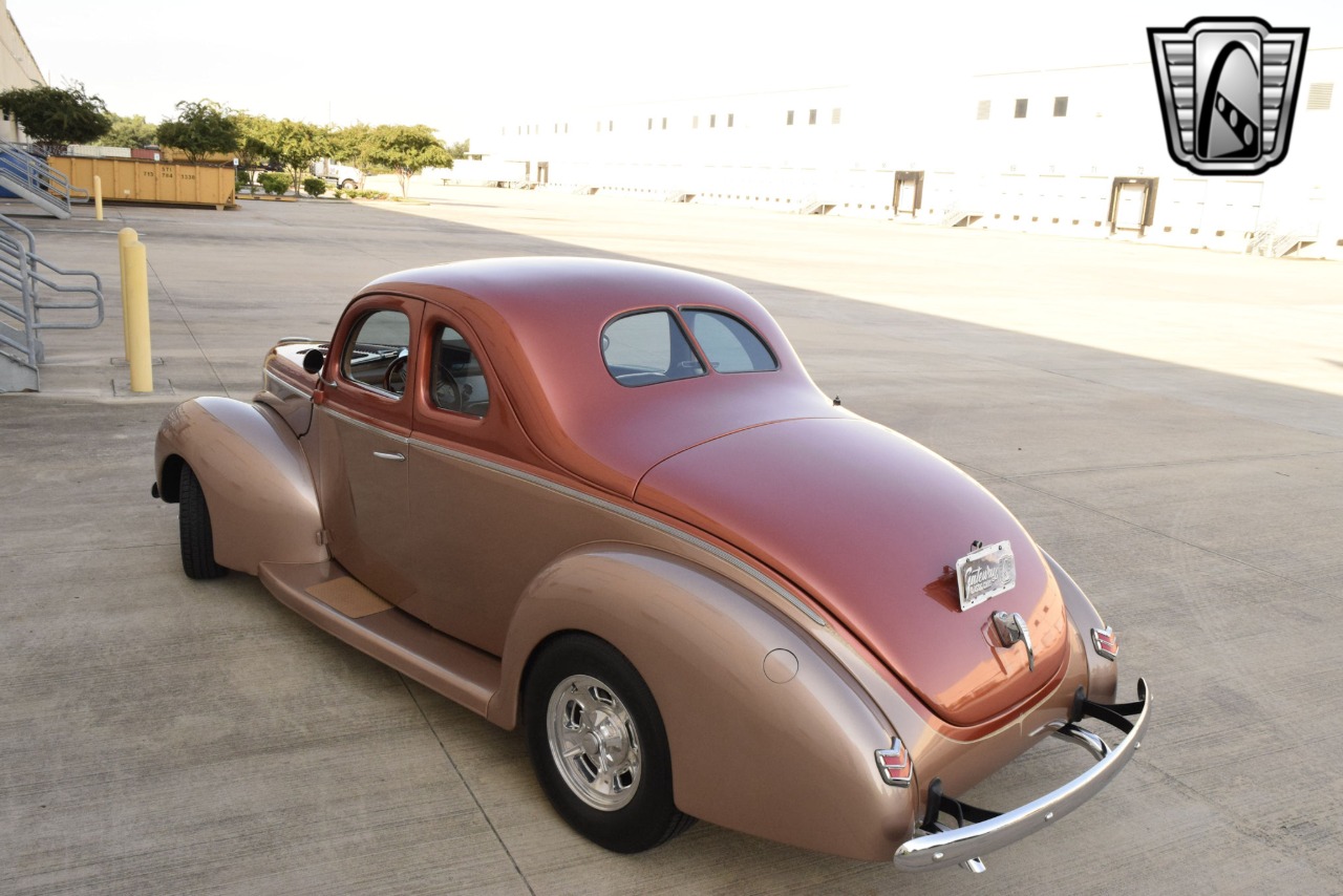 1940 Ford Deluxe 35