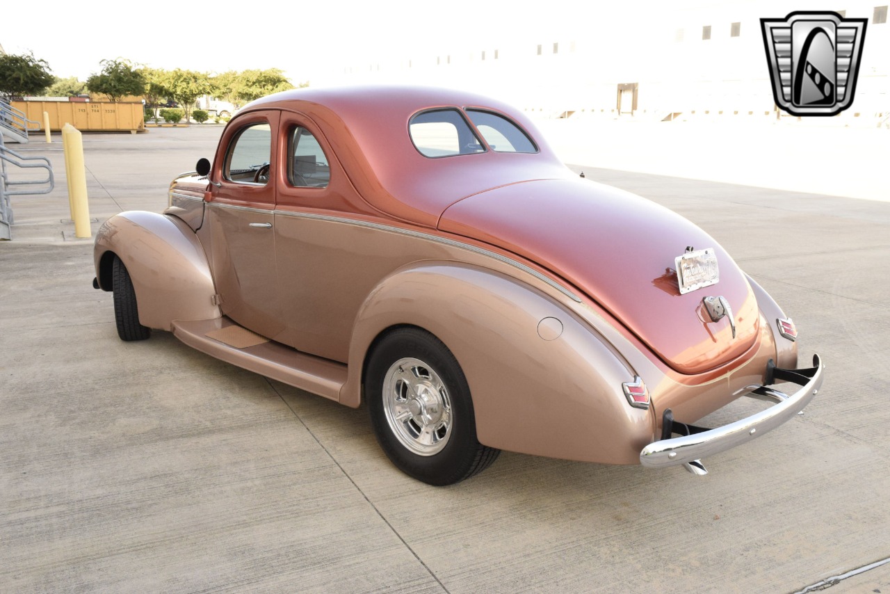 1940 Ford Deluxe 36
