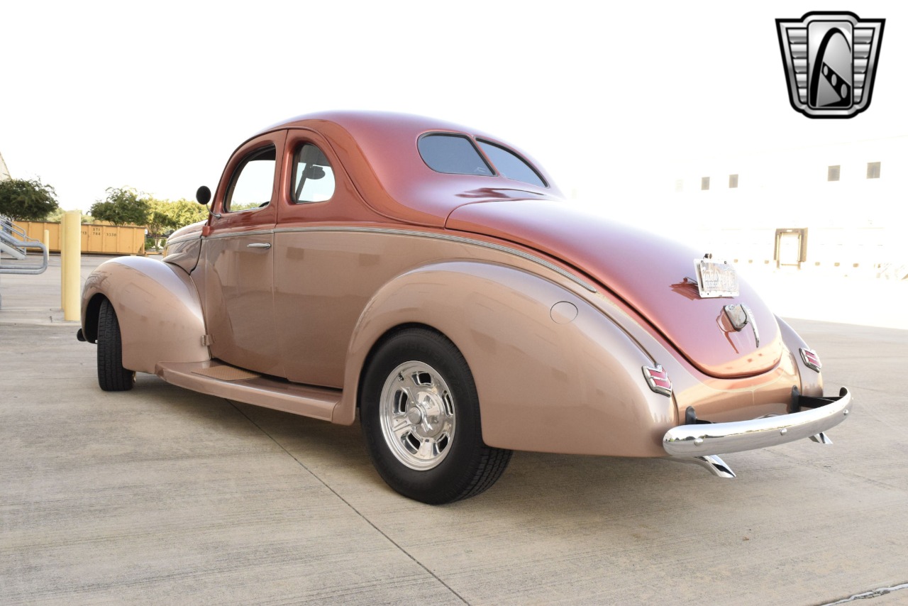 1940 Ford Deluxe 3