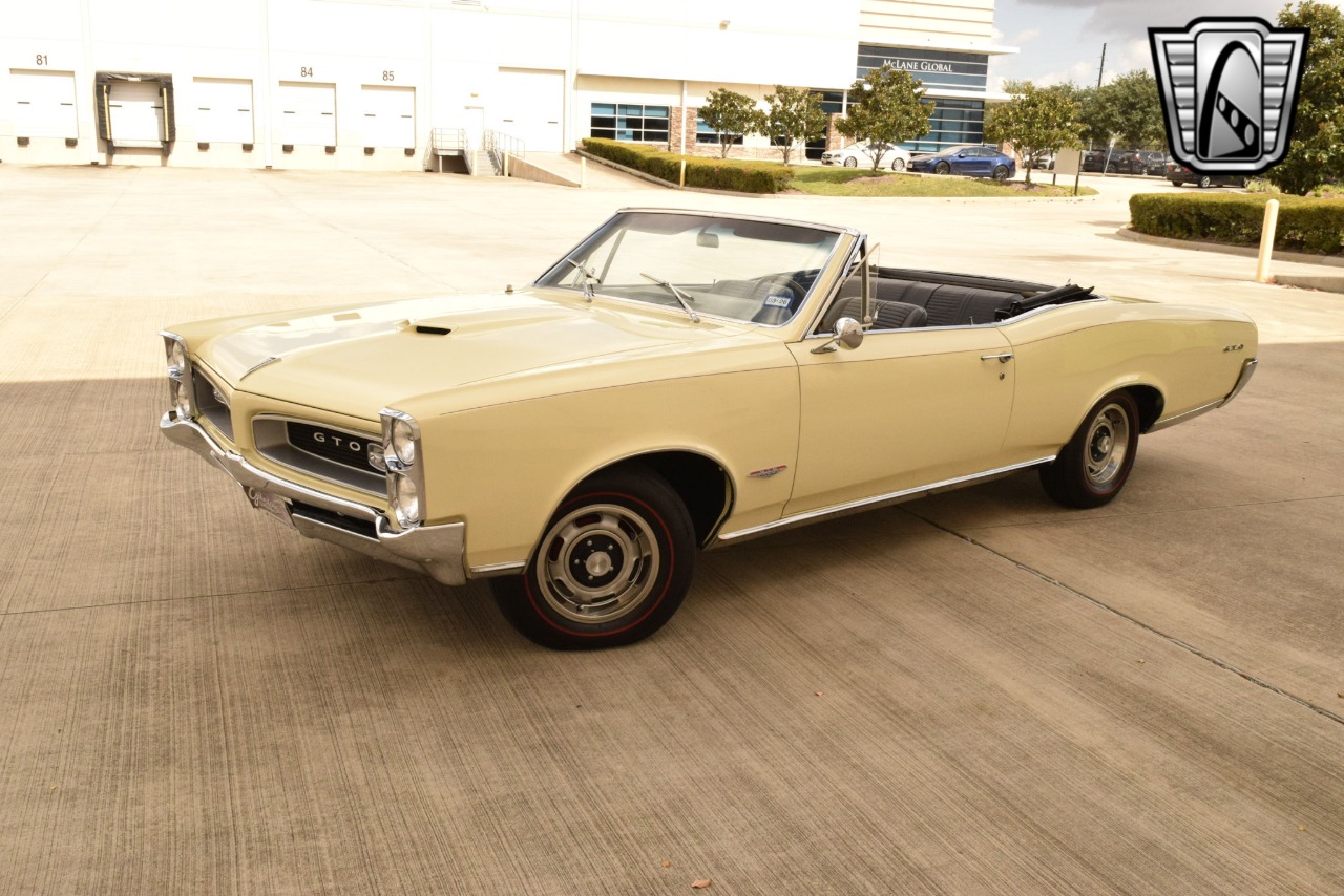 1966 Pontiac GTO 32