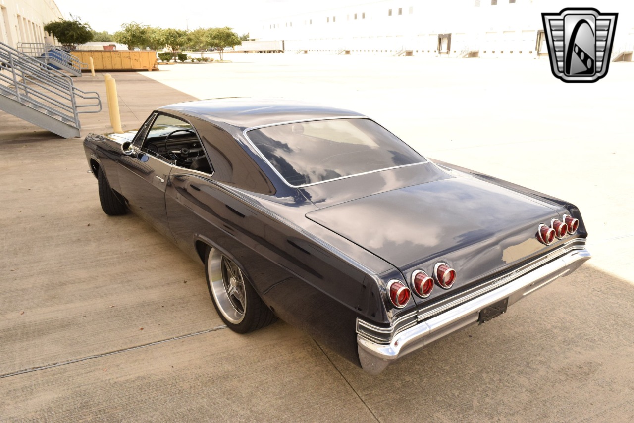 1965 Chevrolet Impala 35