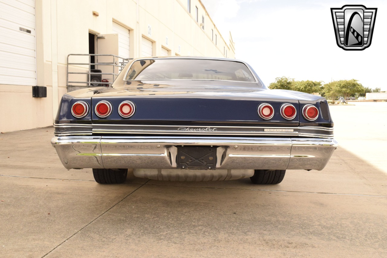 1965 Chevrolet Impala 39