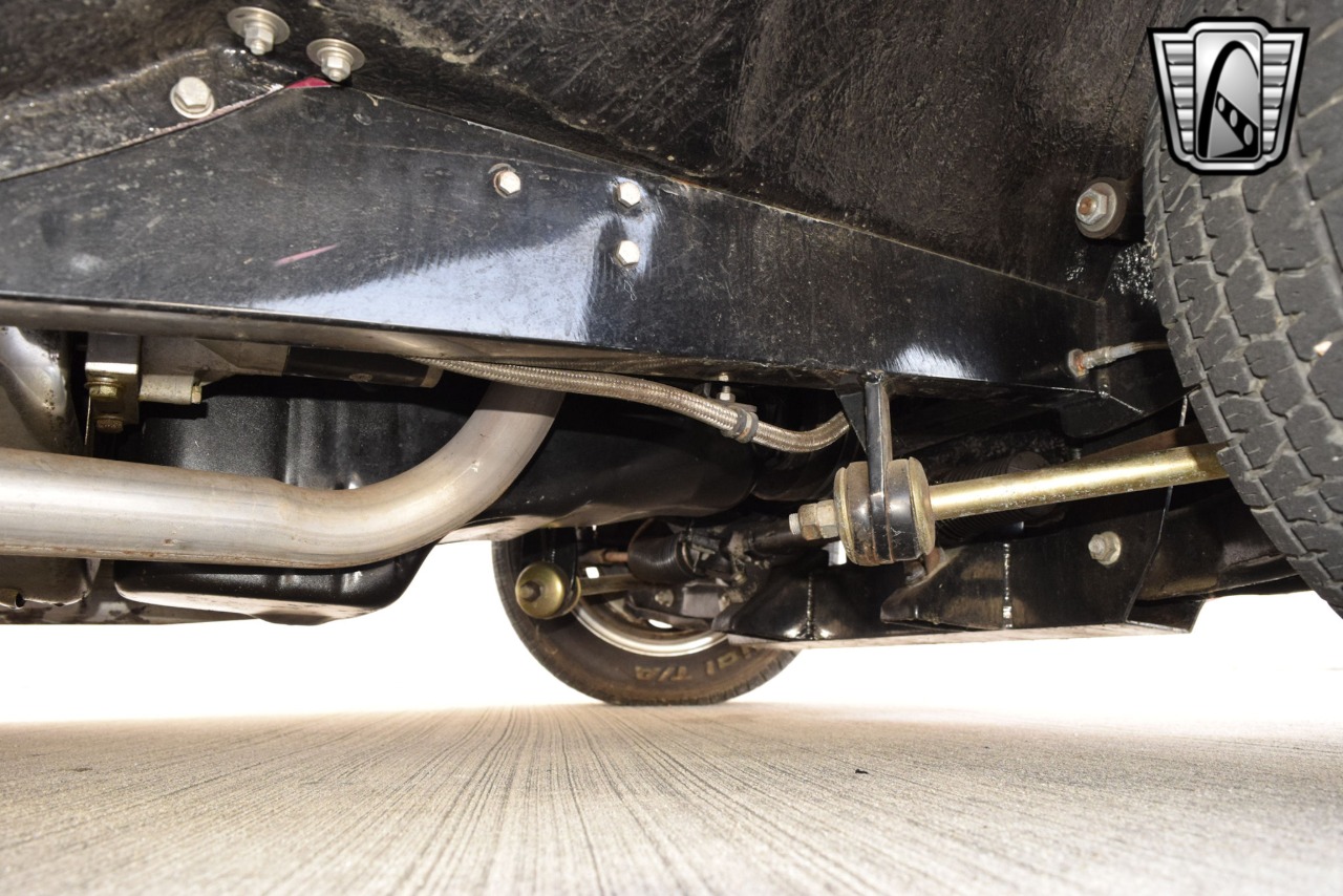 1932 Ford Roadster 95