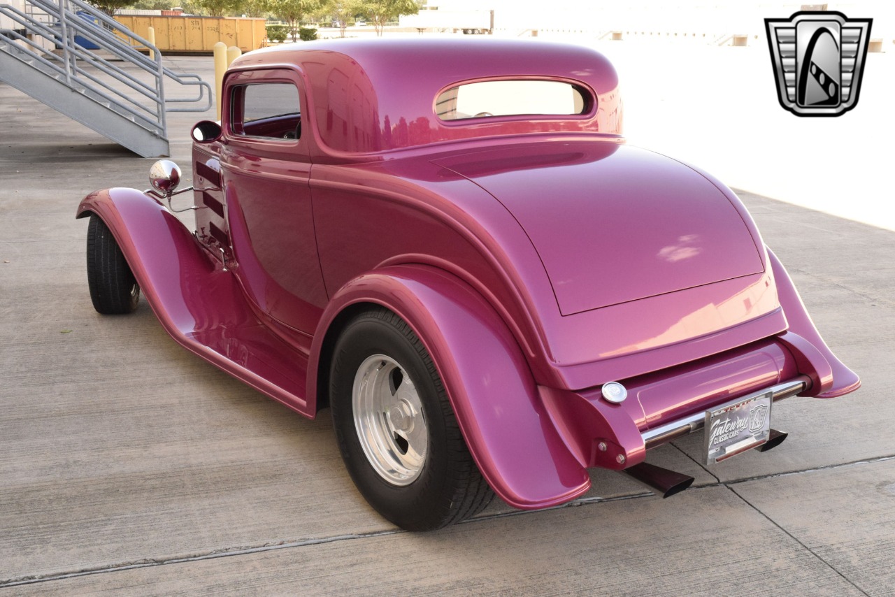 1932 Ford Roadster 36