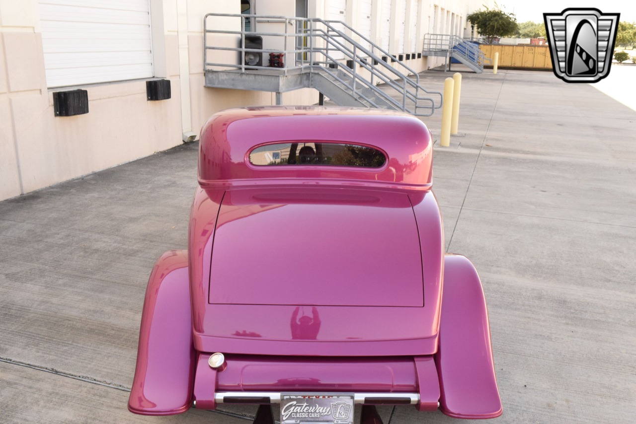 1932 Ford Roadster 37