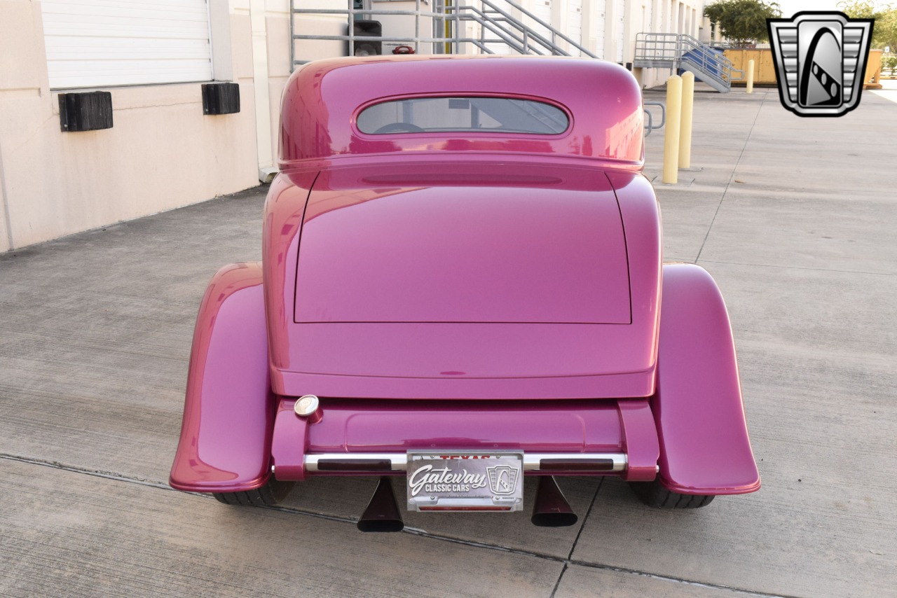 1932 Ford Roadster 38