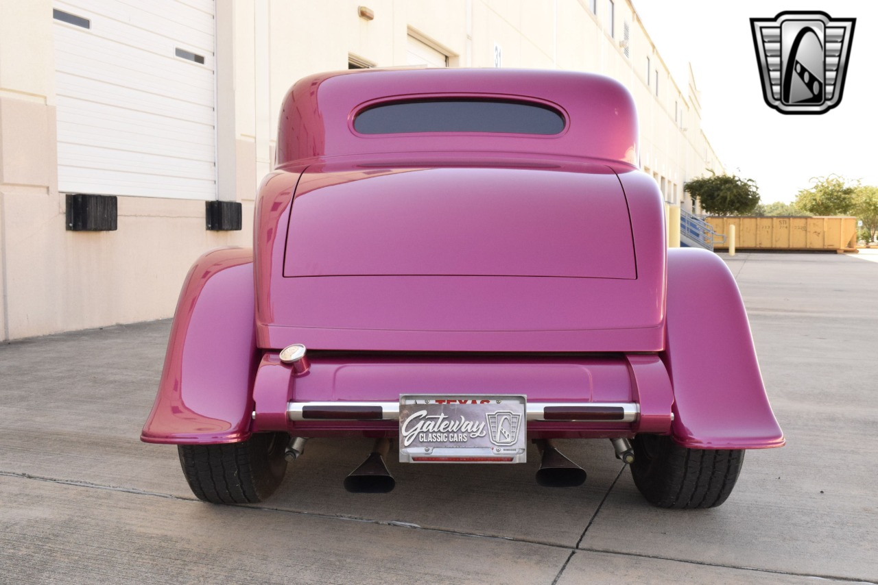 1932 Ford Roadster 39