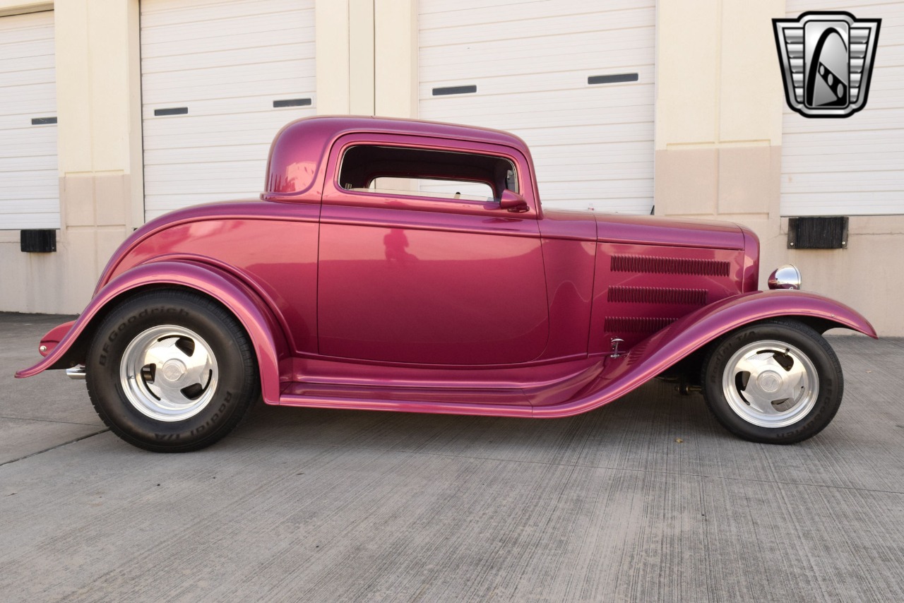 1932 Ford Roadster 43