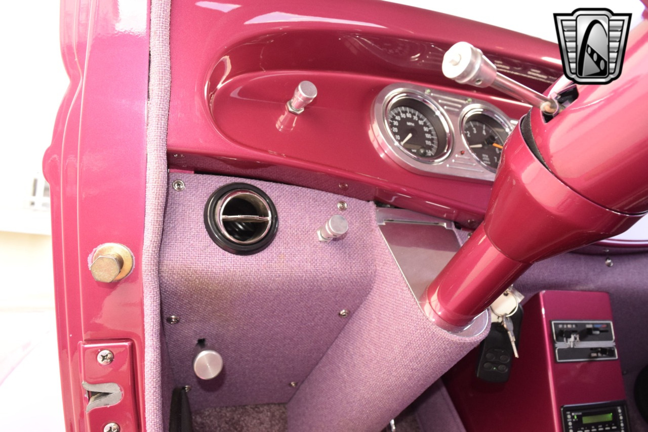 1932 Ford Roadster 22