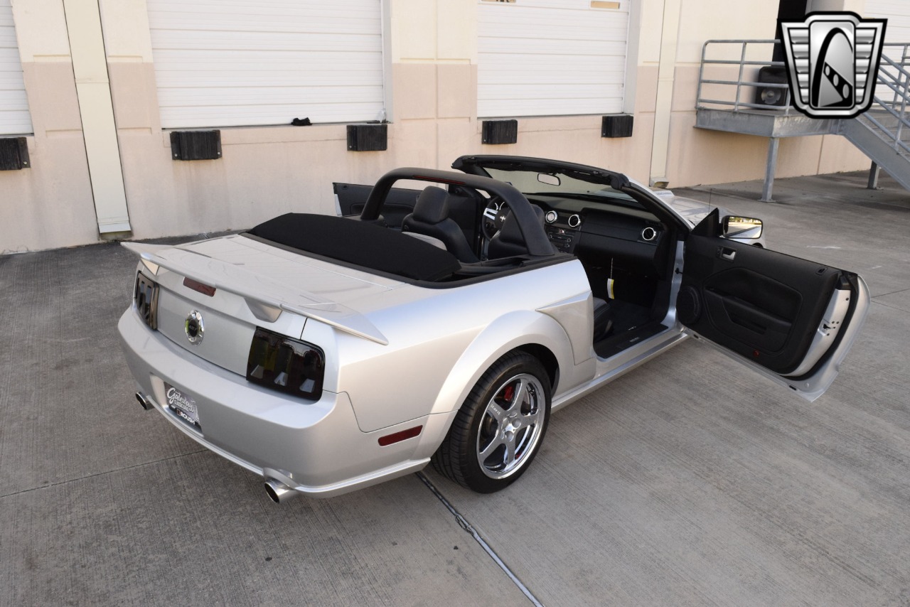 2009 Ford Mustang 38