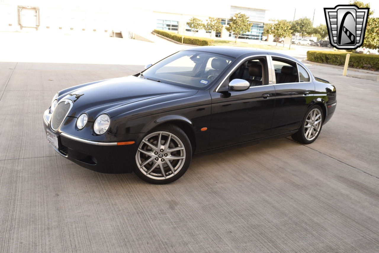 2008 Jaguar S-Type 32
