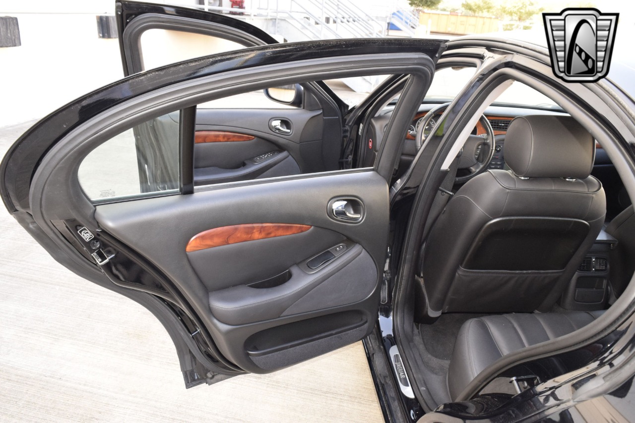 2008 Jaguar S-Type 23