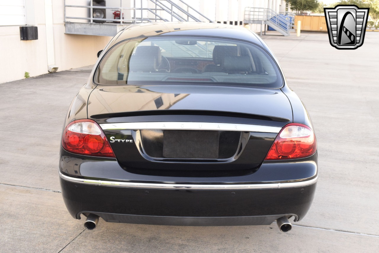 2008 Jaguar S-Type 38