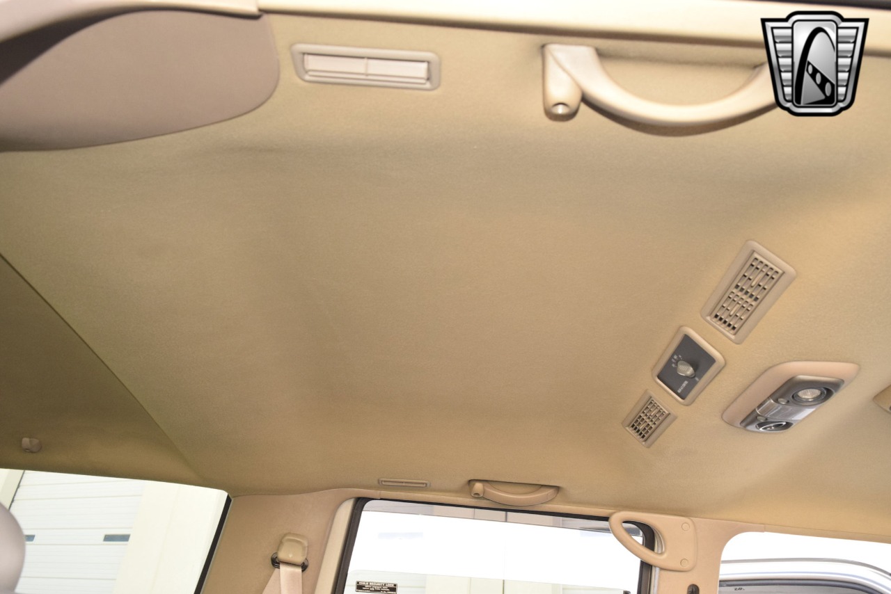 2000 Chevrolet Tahoe 29