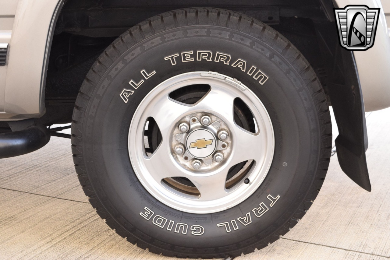 2000 Chevrolet Tahoe 56