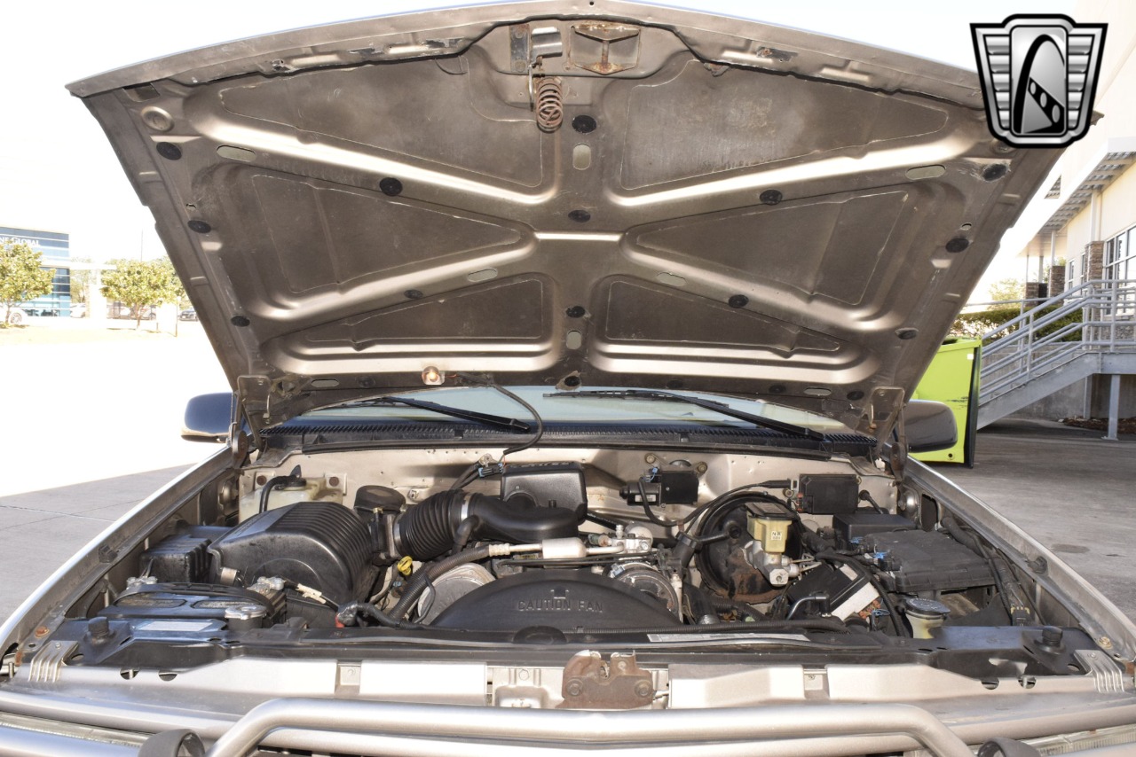 2000 Chevrolet Tahoe 19