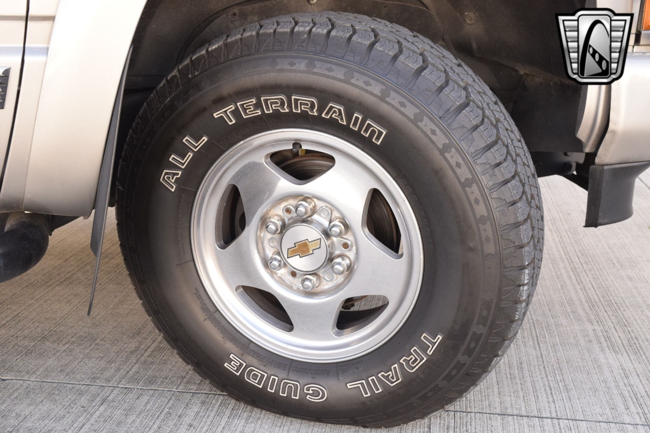 2000 Chevrolet Tahoe 66