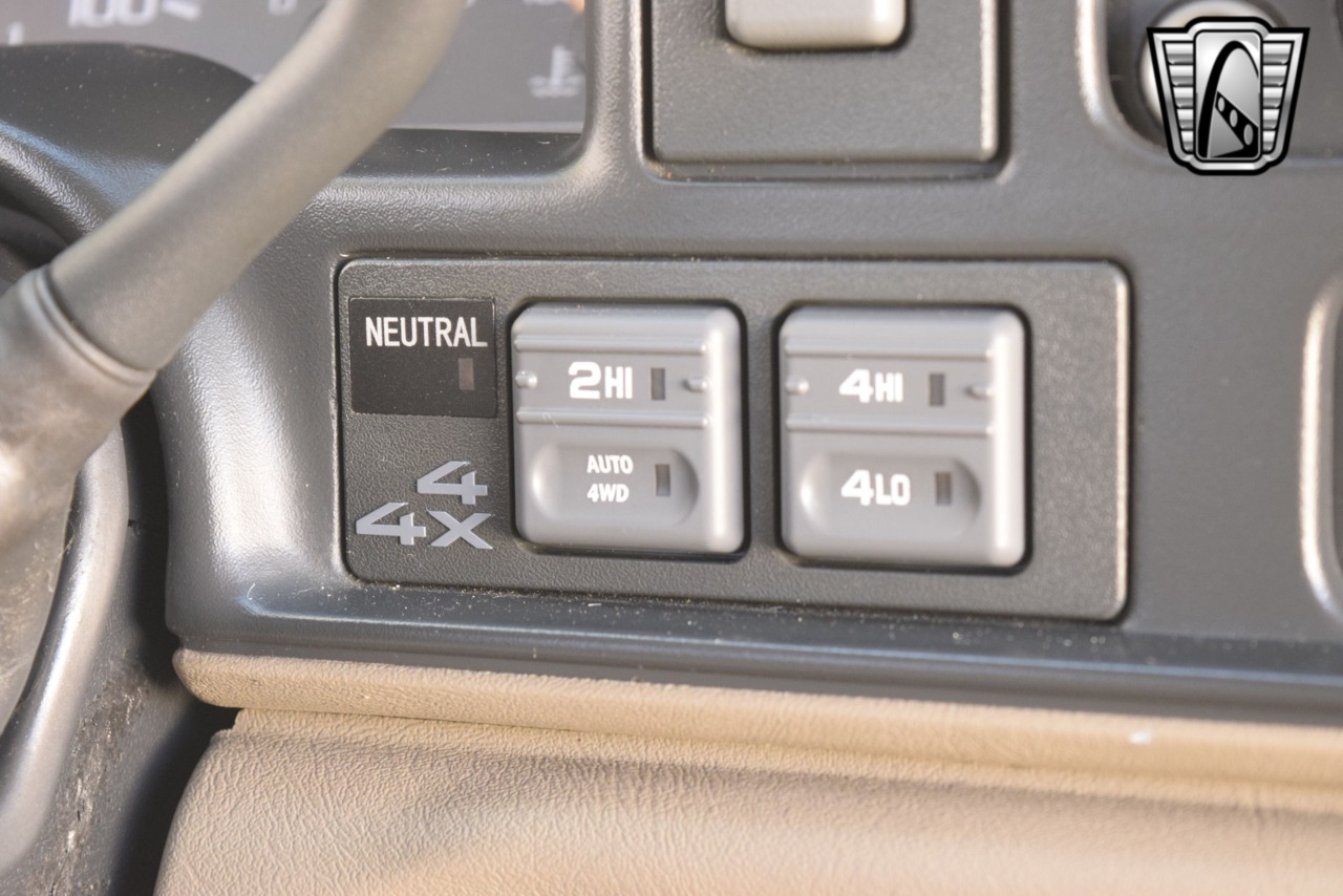 2000 Chevrolet Tahoe 26