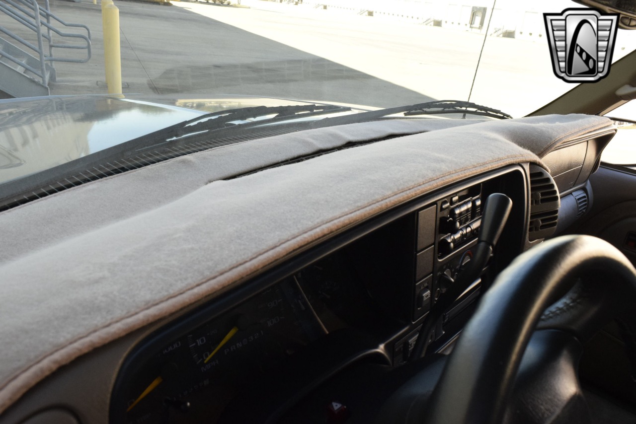 2000 Chevrolet Tahoe 22