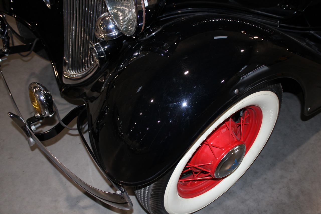 1934 Ford Roadster Model 40 Deluxe 73
